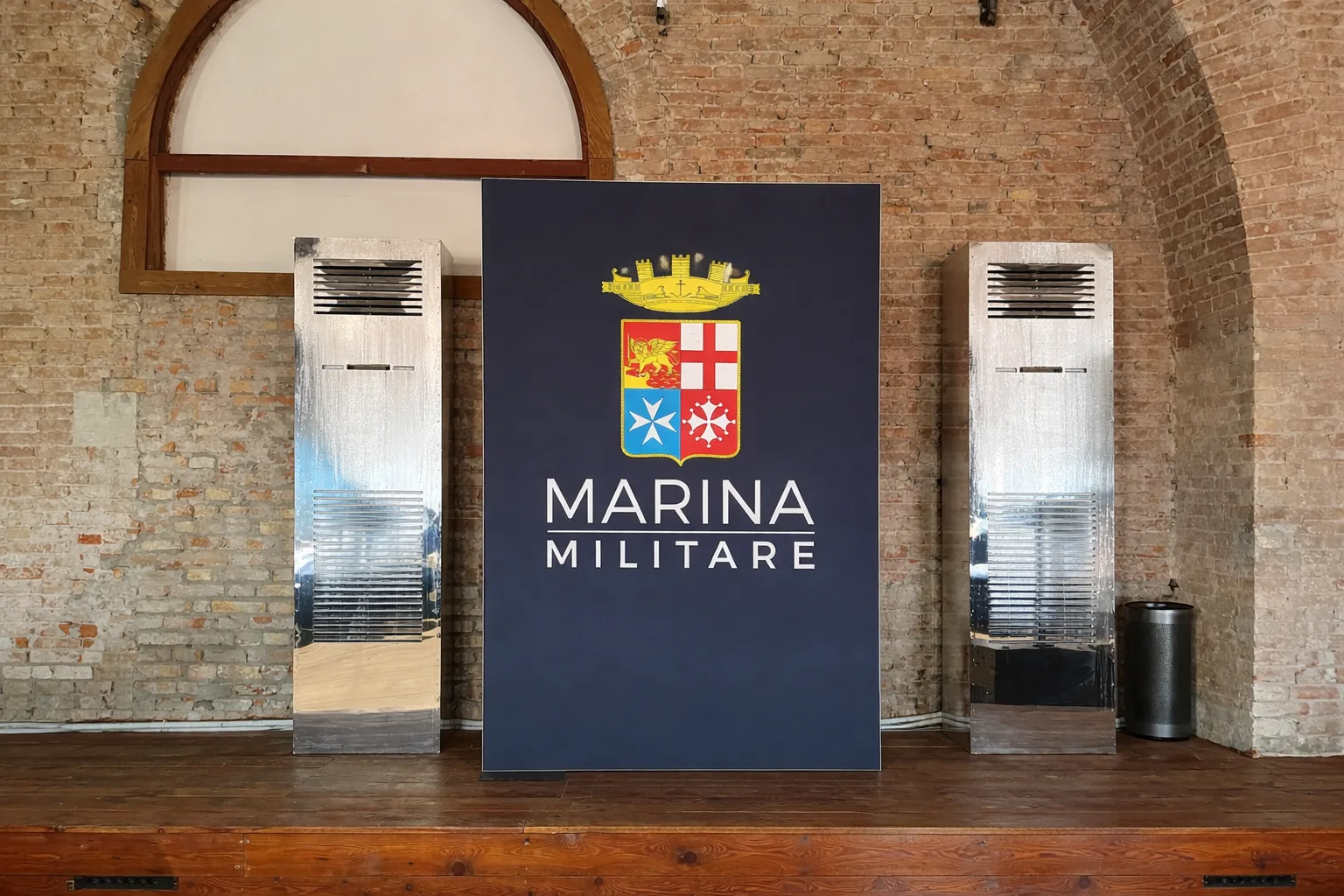 Allestimento istituzionale — realizzazione R&F Air Rent