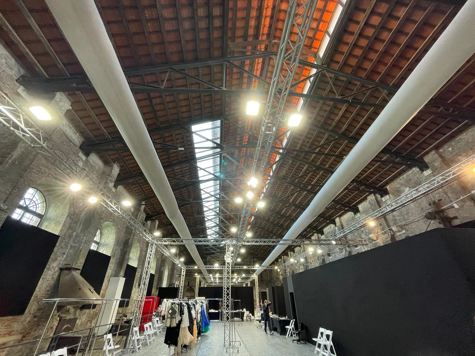 Grande padiglione — realizzazione R&F Air Rent
