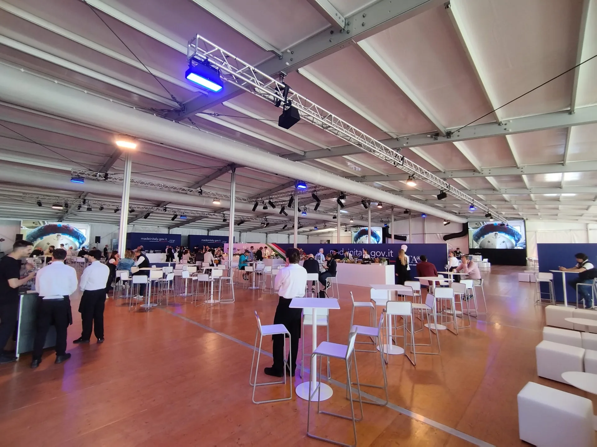 Padiglione hospitality — realizzazione R&F Air Rent